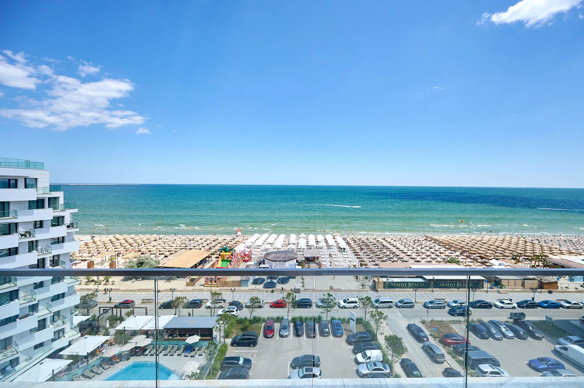 Vedere spre mare și plaja Mamaia Nord de pe balconul Alezzi Infinity