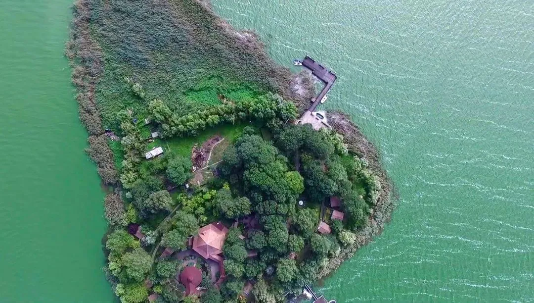Insula Ovidiu pe lacul Siutghiol